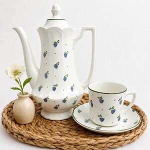 Johnson Brothers Berries Coffee Pot Cup Saucer Set England English Countryside